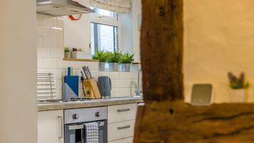 Microwave, oven, cookware/dishes/utensils