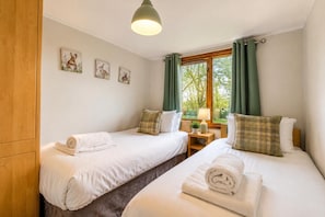Bügeleisen/Bügelbrett, Reisekinderbett, kostenloses WLAN, Bettwäsche