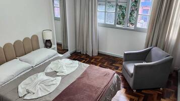 1 quarto, acesso à internet, roupa de cama