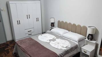 1 quarto, acesso à internet, roupa de cama