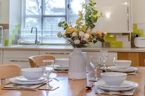 Dining - 2 Bed in Gilwern (oc-a38217) (Gilwern)