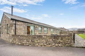 Exterior - 2 Bed in Gilwern (oc-a38217) (Gilwern)