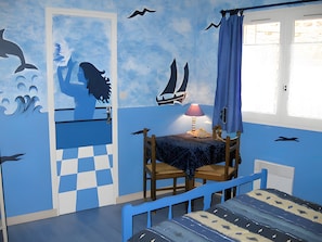 Iron/ironing board, WiFi, bed sheets