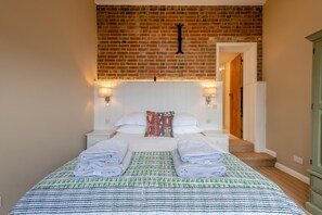 Travel cot, free WiFi, bed sheets - 3 Bed in Peasmarsh (oc-graohf) (Peasmarsh)