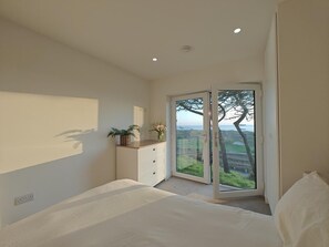 Travel cot, free WiFi, bed sheets - 4 Bed in Aberdovey (oc-c35170) (Aberdovey)