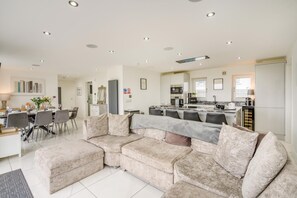 TV - 4 Bed in Abernethy (oc-f34739) (Abernethy)