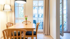 Apartment | Dining - Ferienwohnung mit Ahoi-rabatt in Sellin (Sellin)