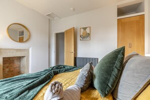 Iron/ironing board, free WiFi, bed sheets - 1 Bed in Crich (oc-h37533) (Crich)