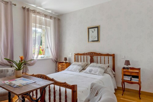 Ti Mina – Tranquil Retreat on the Côte de Granit Rose, Steps from Beach and Trails