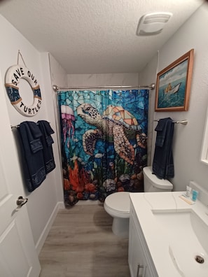 Bathroom - NEAR WEC-Hot tub-Putt-Putt 3 bed 2 bath Sofa bed 2 gar near Rainbow River/Ocala! (Ocala)