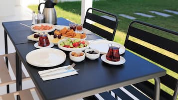 Free daily local cuisine breakfast