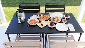 Free daily local cuisine breakfast  - Cedori otel (Ezine)