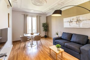 Smart TV - 41AGRVC1137 cozy and bright apartment (Barcelona)