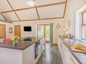 Dishwasher, high chair, cookware/dishes/utensils - 2 Bed in Hexham (oc-92527) (Catton)