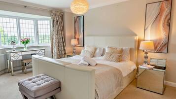 Travel crib, WiFi (free), bed sheets