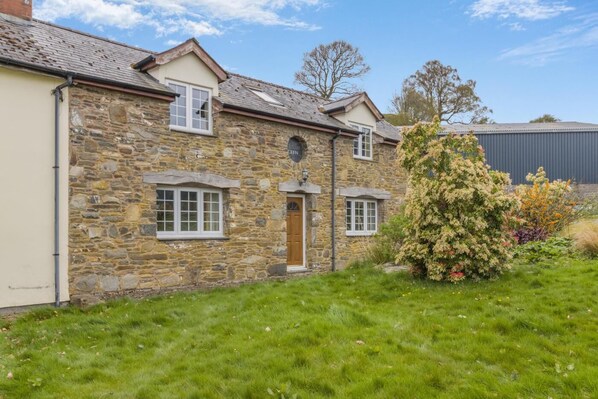 Exterior - 3 Bed in Llanidloes (oc-c38237) (Llanidloes)