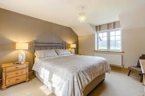Iron/ironing board, travel cot, free WiFi, bed sheets - 3 Bed in Llanidloes (oc-c38237) (Llanidloes)