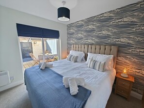 Bügeleisen/Bügelbrett, Reisekinderbett, kostenloses WLAN, Bettwäsche
