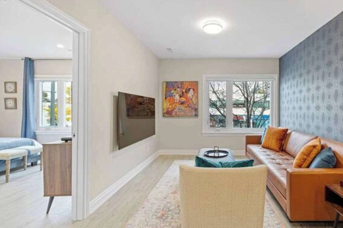 Studio (2 Bedrooms) | Front of property