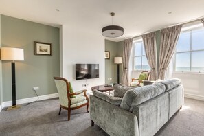 TV - 3 Bed in Weymouth (oc-s34682) (Weymouth)