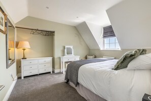 Free WiFi, bed sheets - 3 Bed in Weymouth (oc-s34682) (Weymouth)