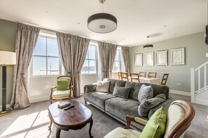 TV - 3 Bed in Weymouth (oc-s34682) (Weymouth)