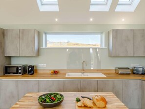 Oven, dishwasher, high chair, cookware/dishes/utensils - 2 Bed in Morpeth (oc-85793) (Rothley)