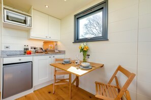 Dining - 1 Bed in Ponsonby (oc-l37879) (Ponsonby)