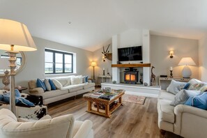 Fireplace - 4 Bed in Irnham (oc-k38998) (Irnham)