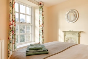 Iron/ironing board, travel cot, free WiFi, bed sheets - 3 Bed in Tideswell (oc-w39004) (Tideswell)