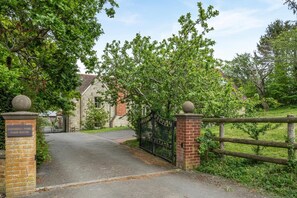 Property grounds - 2 Bed in Ventnor (oc-77224) (Godshill)