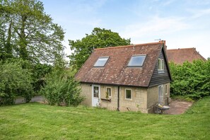 Exterior - 2 Bed in Ventnor (oc-77224) (Godshill)