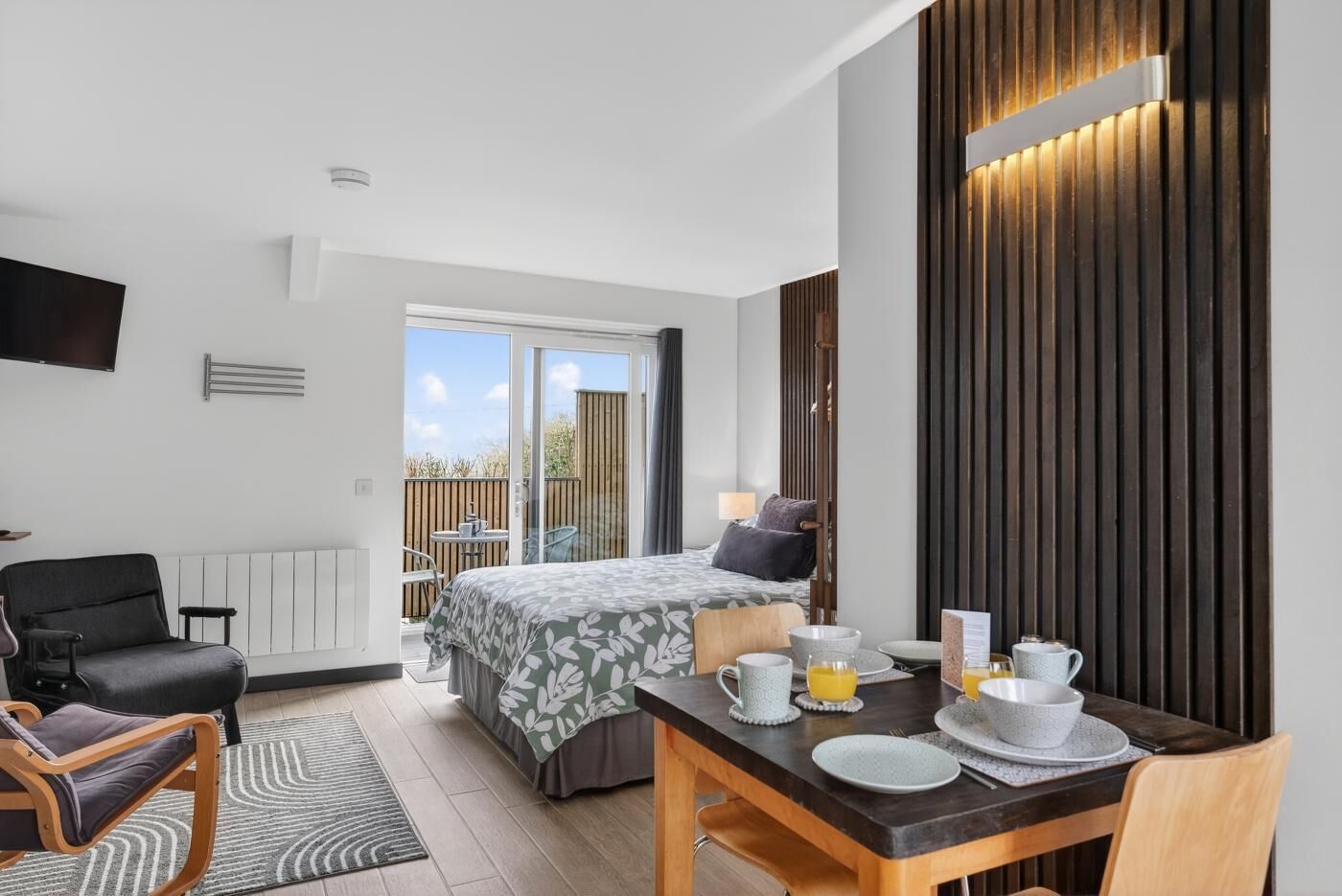 1 dormitorio, tabla de planchar con plancha, wifi gratis y ropa de cama