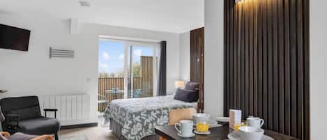 1 bedroom, iron/ironing board, WiFi (free), bed sheets