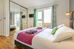 Bügeleisen/Bügelbrett, Reisekinderbett, kostenloses WLAN, Bettwäsche