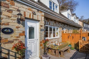 Outdoor dining - 2 Bed in Notter (oc-k39063) (Notter)