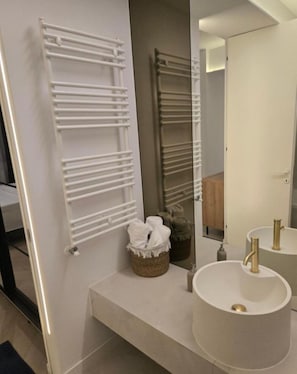 Bathroom - Elegant 2-Bedroom Apartment with Open Living Area (Voluntari)