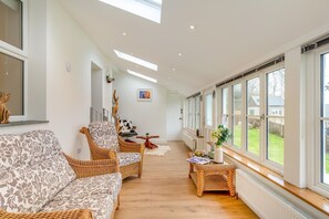 Interior - 6 Bed in Bridge (oc-r37506) (Redruth)