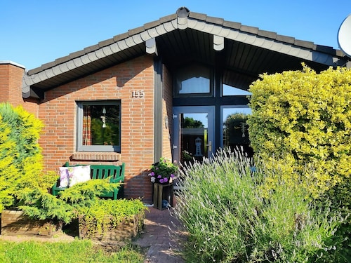 Cozy studio vacation home in the Fedderwardersiel vacation park. Dogs allowed.
