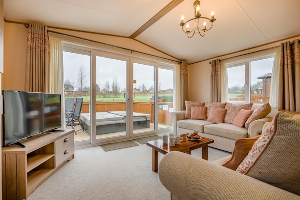 TV - 3 Bed in Liskeard (oc-w37534) (Doublebois)