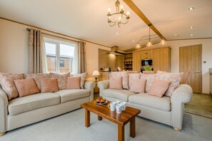 TV - 3 Bed in Liskeard (oc-w37534) (Doublebois)