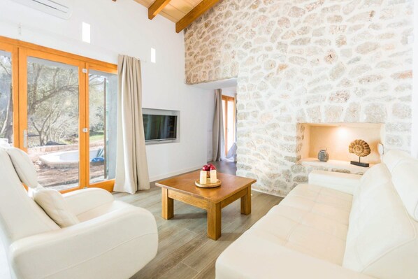 Living area - Casa Capdepera - One Bedroom Villa, Sleeps 2 (Mallorca)