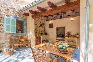 Outdoor dining - Casa Capdepera - One Bedroom Villa, Sleeps 2 (Mallorca)