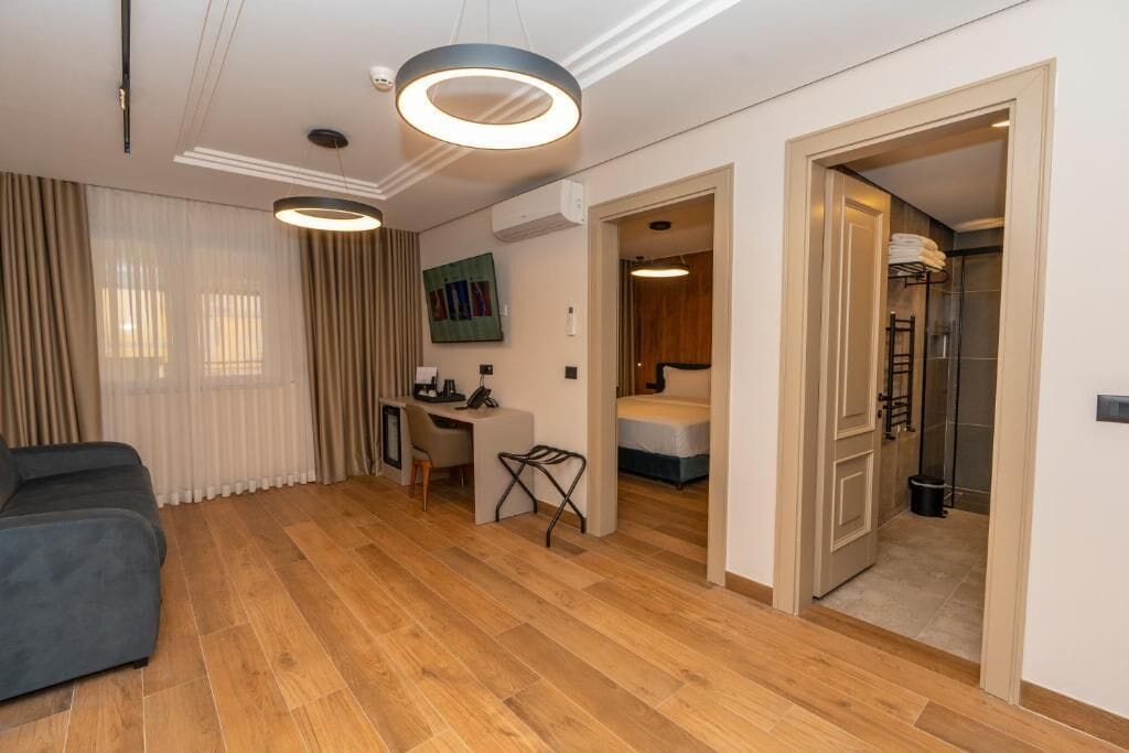 Junior suite, balkon | Een kluis op de kamer, gratis wifi, beddengoed