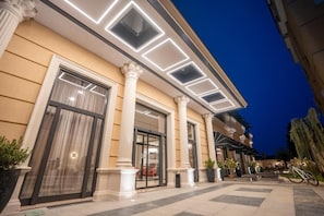 Exterior detail - Hotel Mozart (Shkodër)