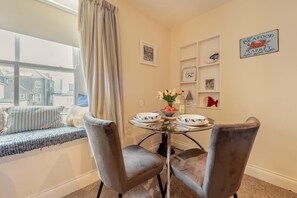 Dining - 1 Bed in Tenby (oc-t38248) (Tenby)