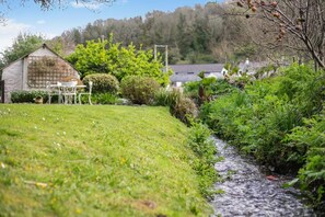 Property grounds - 2 Bed in St. Keverne (oc-m36933) (Porthallow)