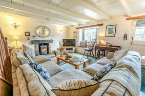 TV, fireplace - 2 Bed in St. Keverne (oc-m36933) (Porthallow)