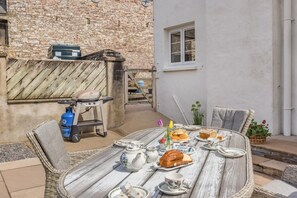 Outdoor dining - 3 Bed in Georgeham (oc-p38229) (Croyde)