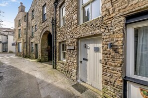 Exterior - 2 Bed in Hawes (oc-c38234) (Hawes)